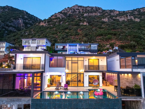  gece  -  Kasım
  | Kalkan Kördere’de Sonsuz Deniz Manzaralı, Isıtmalı Havuzlu Lüks Villa